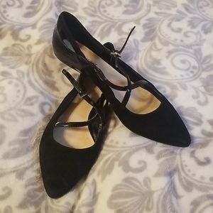 Nine west black cross strap flats 7.5 EUC